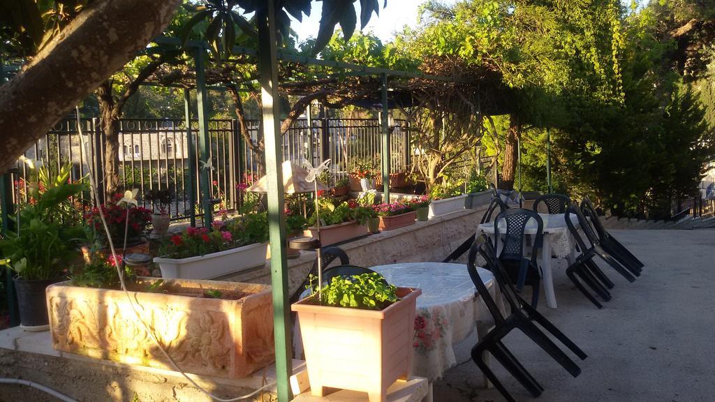 Rosary Sister Guest House Ein Karem Baitulmaqdis Luaran gambar